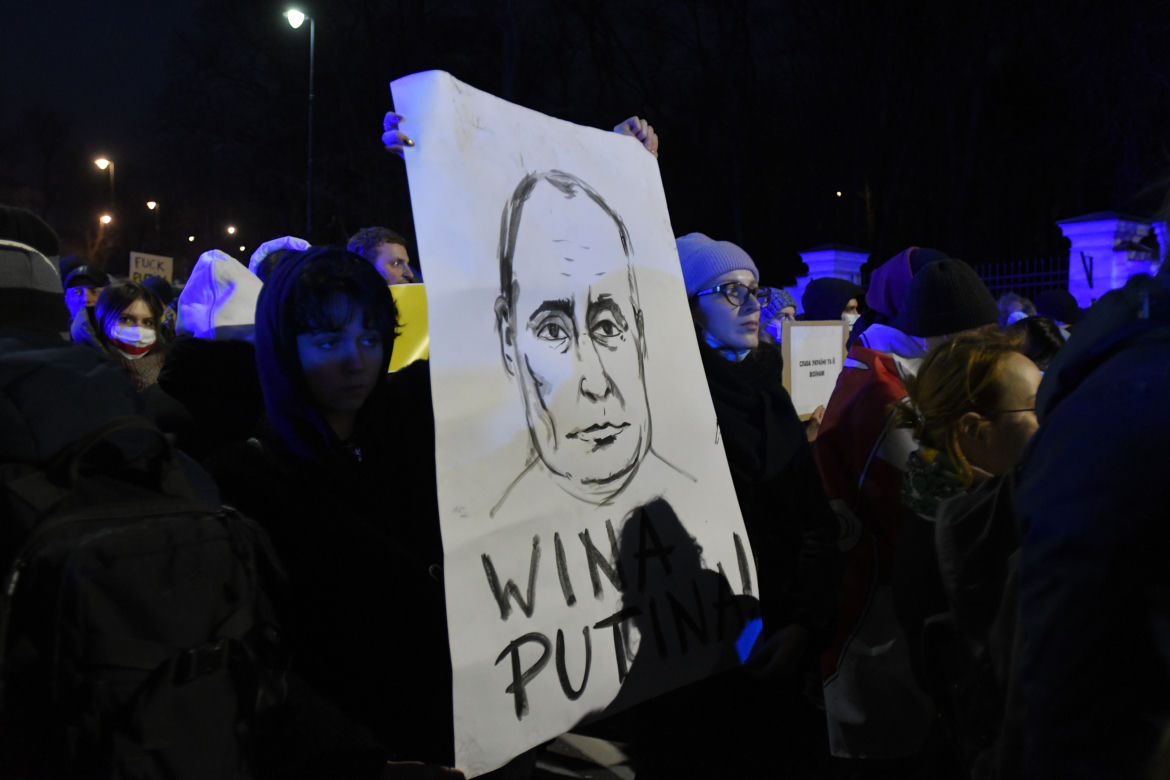 Transparenty na antyrosyjskich protestach
