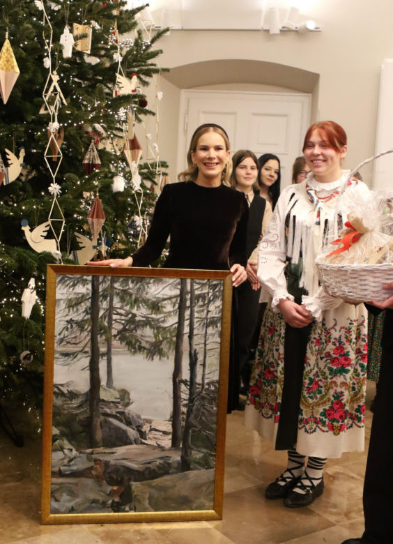 W Pałacu Prezydenckim już święta. Marta Nawrocka z rodziną ubierała choinkę