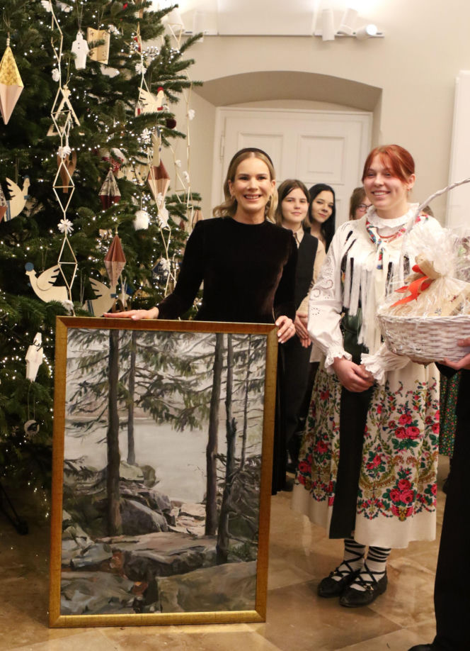 W Pałacu Prezydenckim już święta. Marta Nawrocka z rodziną ubierała choinkę