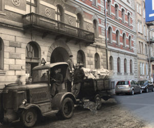Ulica Niecała w Lublinie - transport paczek żywności dla więźniów politycznych na Zamek