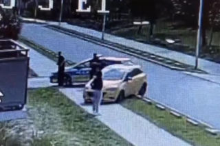 Wybił szybę, by dostać się do 32-latki. Dramatyczna akcja we Wrocławiu