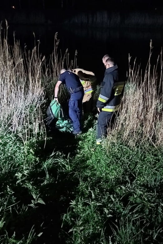 Policjanci uratowali tonącego mężczyznę