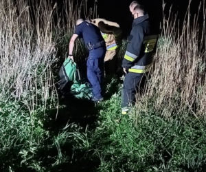 Policjanci uratowali tonącego mężczyznę