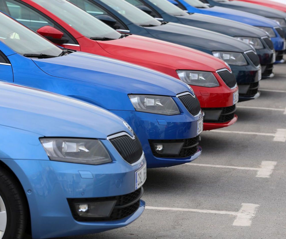 Skoda, parking, nowe samochody