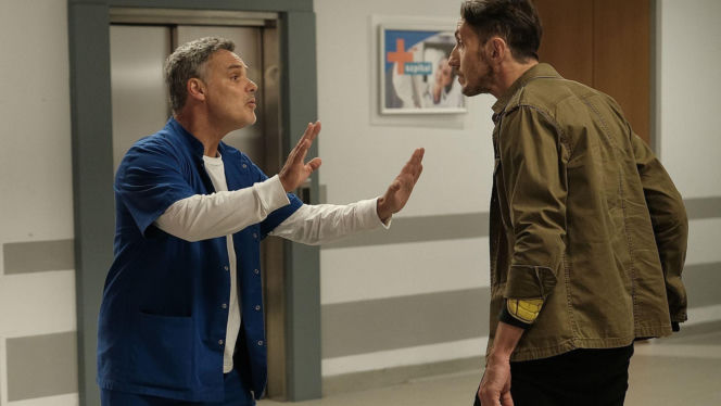 Barwy szczęścia odcinek 3341. Karol Czubak (Jan Wieczorkowski), pacjent (Krzysztof Broda-Żurawski)