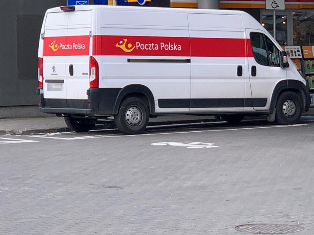Dramat pasażerów miejskiego autobusu w Warszawie. Cztery osoby ranne