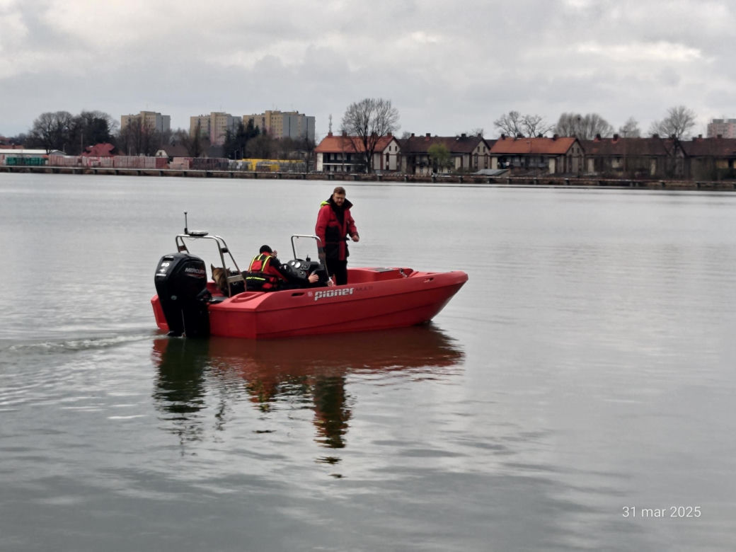 Szukają ciała 24-letniej Karoliny. Specjalny robot przeszukuje dno stawu