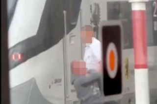 Szokujące sceny na peronie w Wejherowie! Bójka agresywnego pasażera z konduktorem