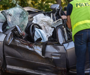 Nastolatkowie roztrzaskali się w lesie