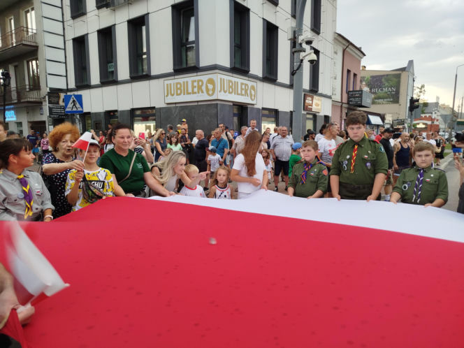 „Cześć i chwała bohaterom!”. Siedlczanie spotkali się w centrum miasta, by uczcić 82. rocznicę wybuchu Powstania Warszawskiego