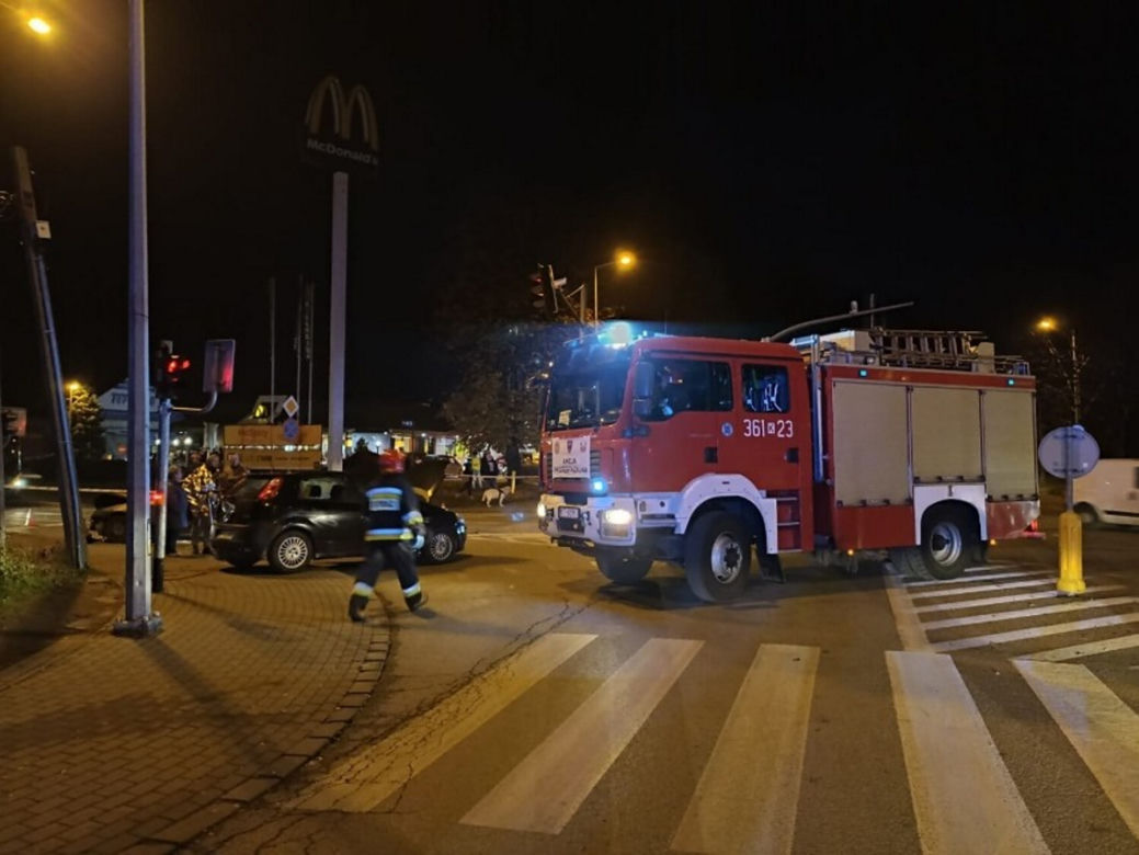 Samochód uderzył w pieszych. Dramatyczny wypadek w Tarnowie