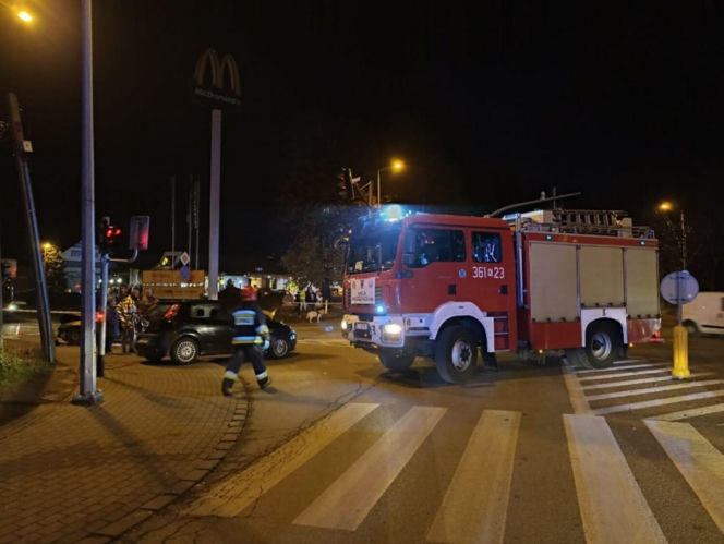 Samochód uderzył w pieszych. Dramatyczny wypadek w Tarnowie