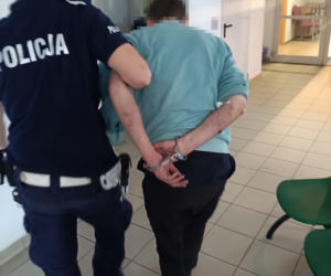 Uciekał przed policją i taranował radiowozy! Ukradł auto kurierowi we Wrocławiu