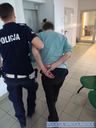Policyjny pościg we Wrocławiu! Ukradł busa kurierowi i uciekał jak szalony