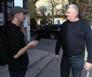 Ogromne kolejki, braki kadrowe oraz rażące zaniedbania ze strony listonoszy w Pocztach pod Warszawą