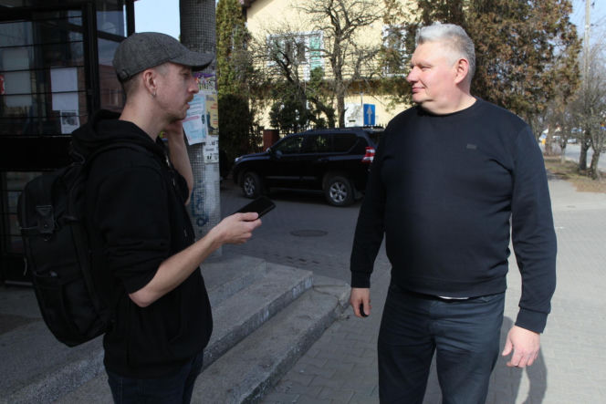 Ogromne kolejki, braki kadrowe oraz rażące zaniedbania ze strony listonoszy w Pocztach pod Warszawą