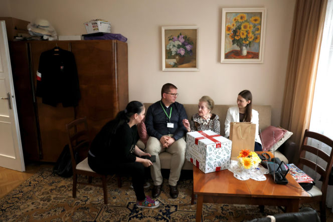 Z prezentami świątecznymi u Powstańców Warszawskich