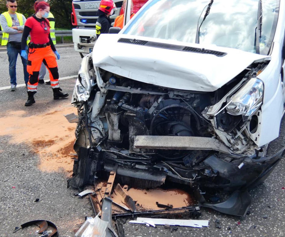 BMW roztrzaskało się na moście