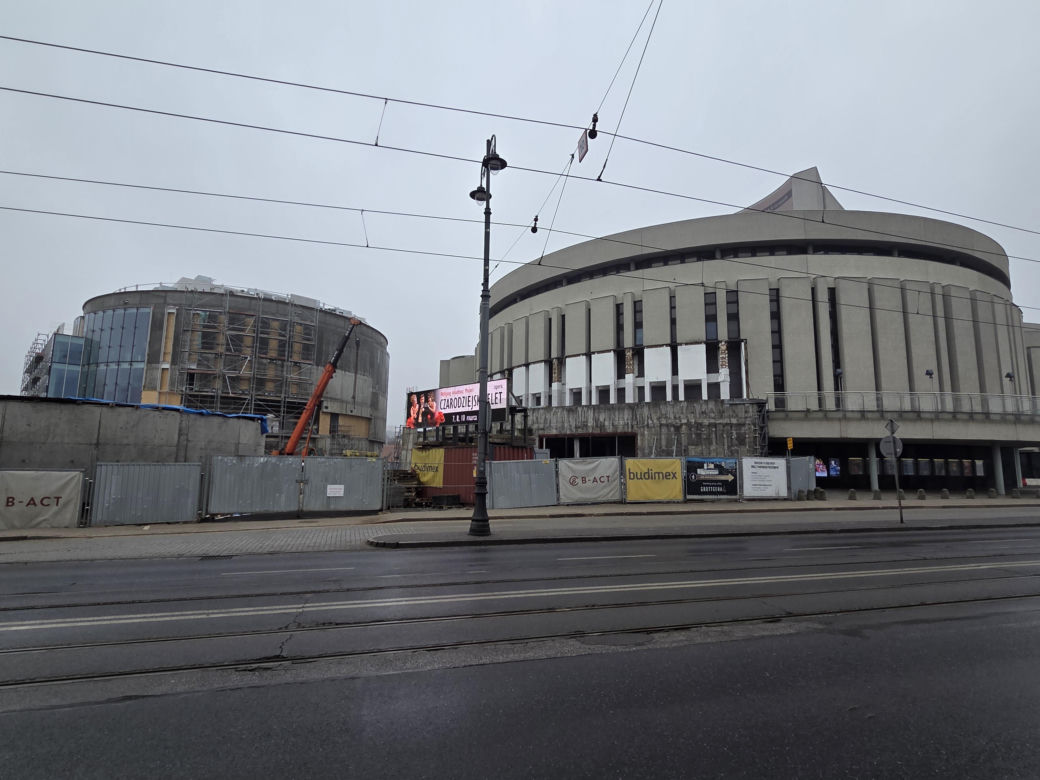 Duże opóźnienie rozbudowy Opery Nova. IV krąg wciąż w budowie