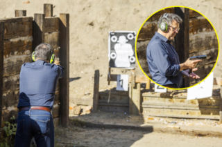 Karabin, pistolet i celne oko. Tak polityk Rozwoju Plus przygotowuje się na ciężkie czasy