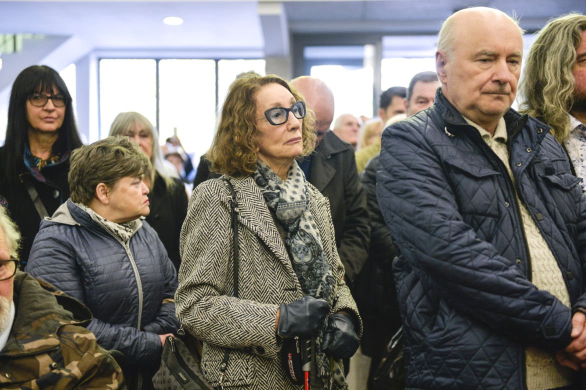 Pogrzeb Jerzego Urbana. Pożegnali go Kwaśniewski i Michnik. Kto jeszcze? 