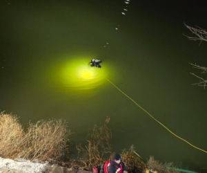 Samochód wpadł do Odry we Wrocławiu