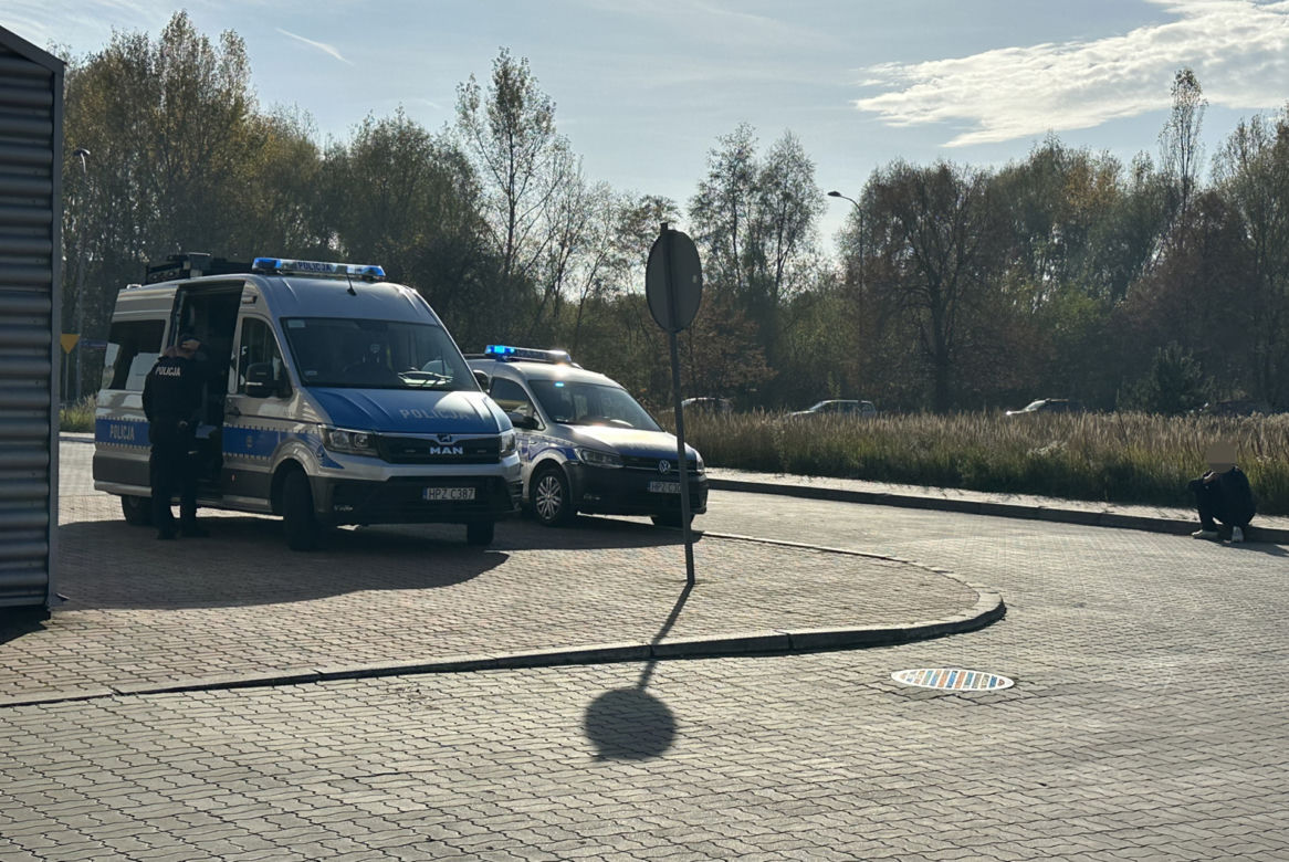 Tragiczny wypadek na warszawskich Bielanach. Pod kołami różowego mercedesa zginęła 83-latka