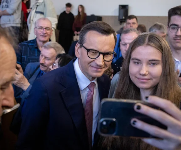 Były premier wbił szpilkę i złożył konkretną obietnicę