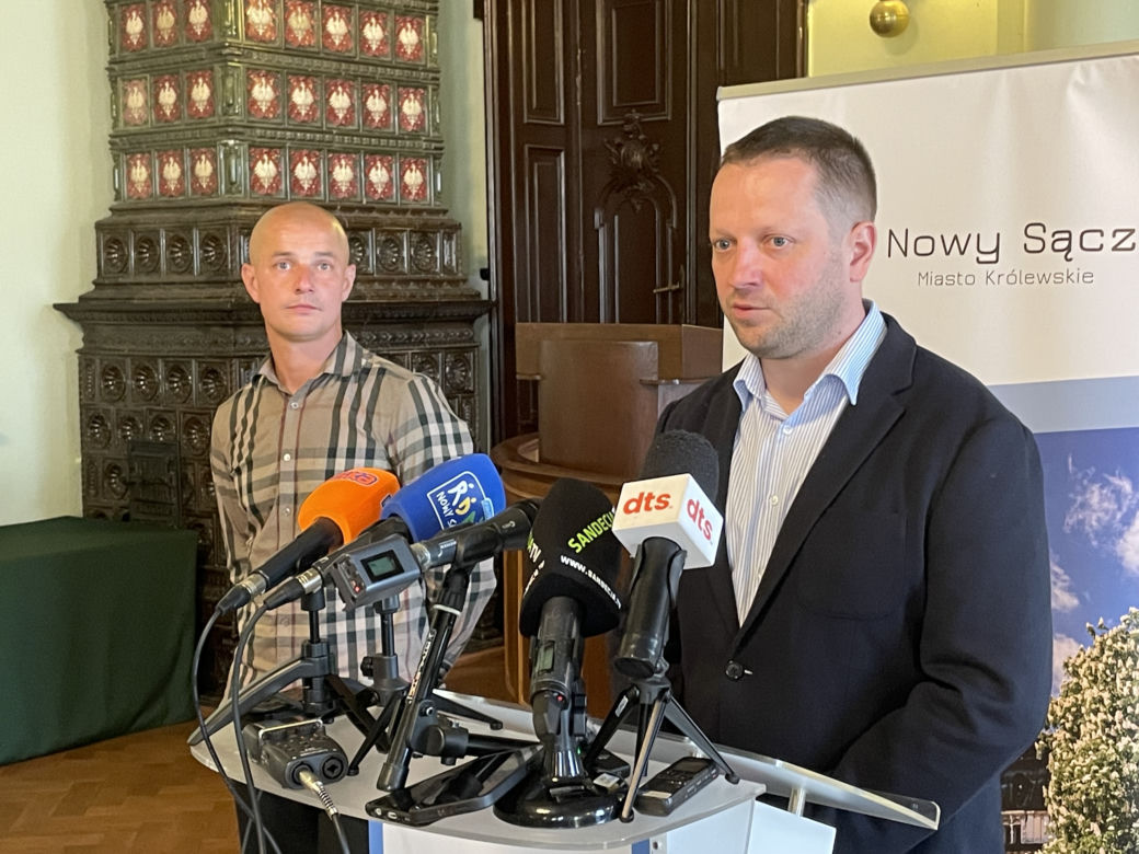 Konferencja prasowa, na której przekazano decyzje w sprawie Sandecji Nowy Sącz