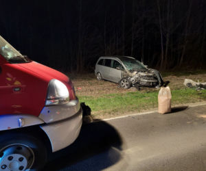 PILNE! Wypadek dwóch aut na trasie Starachowice - Tychów. Droga zablokowana