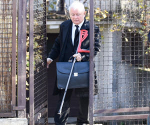 Limuzyną na grób matki. Jarosław Kaczyński 