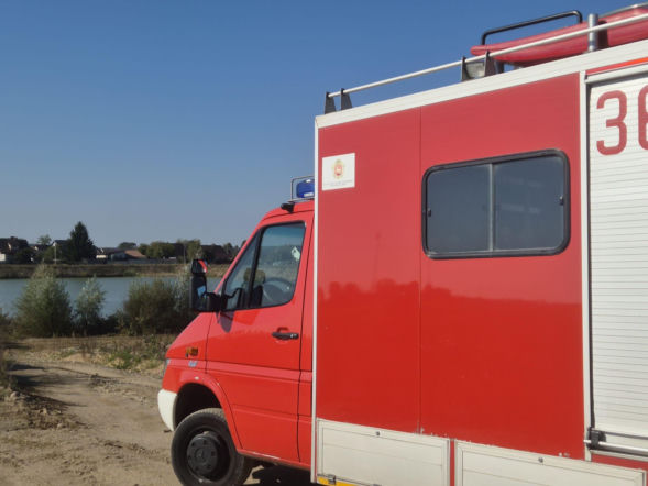 Blisko godzinę walczyli o życie 41-latka. Tragedia na terenie żwirowni