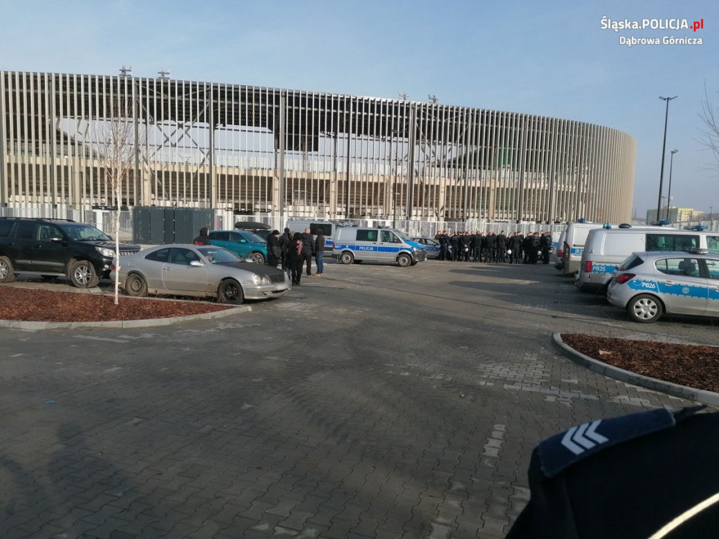 Strzały i użycie armatki wodnej na stadionie Zagłębia w Sosnowcu