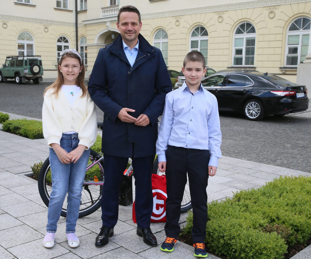 Zosia i Kacper wymyślili karty miejskie. Nowe wzory Karty Ucznia w Warszawie