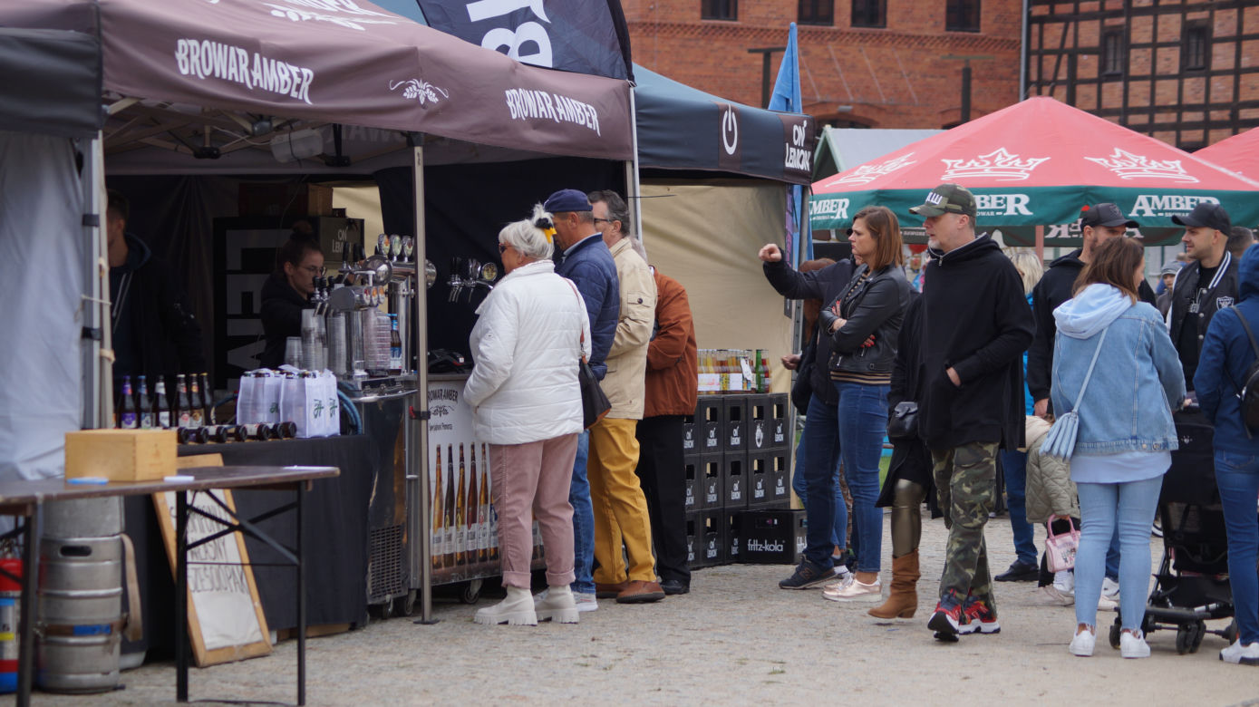 Festiwal Food Trucków 2021. Restauracje na kółkach zaparkowały na Wyspie Młyńskiej