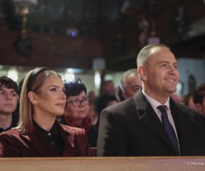 Wszystkie opaski Marty Nawrockiej - dzięki nim ma dziewczęce stylizacje