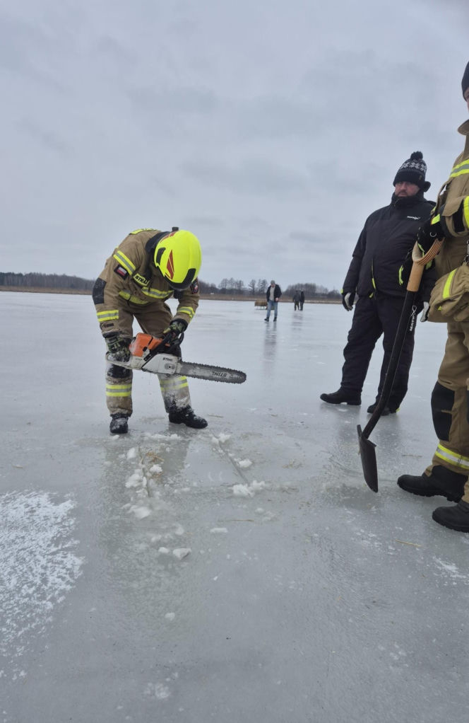 Wycinanie przerębli na zalewie siedleckim 2026