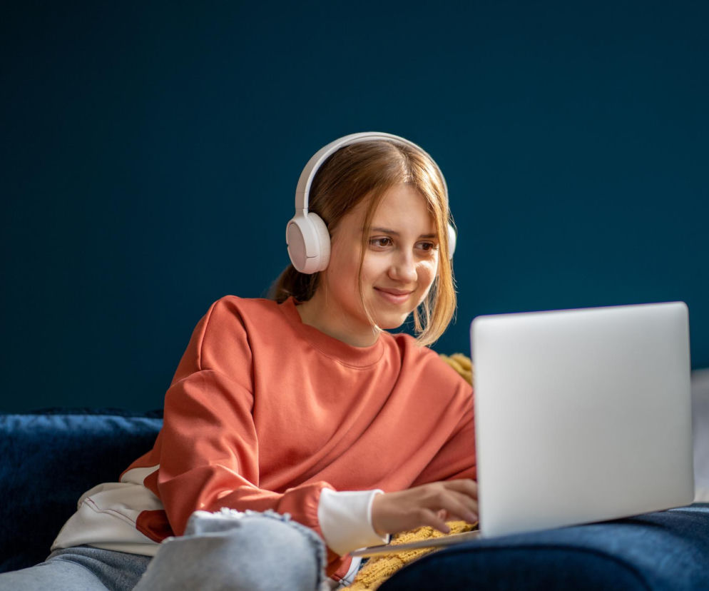 Znajomości w grach online to ważne relacje dla dziecka. Jak zrozumieć jego wirtualny świat?