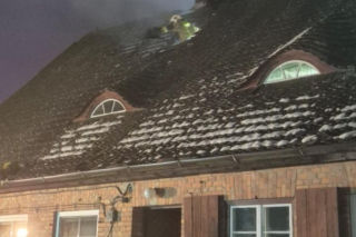 Rodzinny dom stanął w płomieniach. Przykry widok. „Nasze życie wywróciło się do góry nogami”