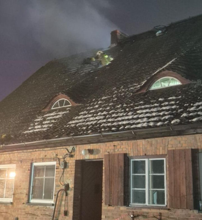 Rodzinny dom stanął w płomieniach. Przykry widok. „Nasze życie wywróciło się do góry nogami”