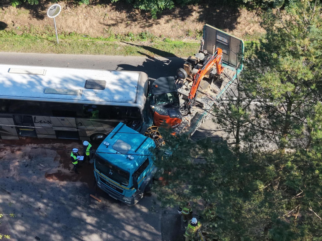 Wypadek ciężarówki i autokaru. Dzieci jechały na wycieczke