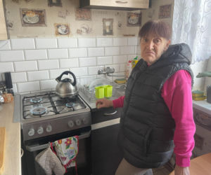 Dramat 67-letniej pani Basi. W mieszkaniu ma 14 stopni, ogrzewa się kuchenką gazową!