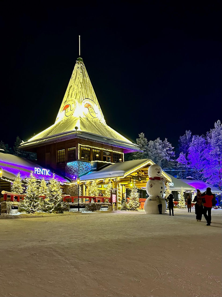 Rovaniemi w Finlandii. Wioska Świętego Mikołaja