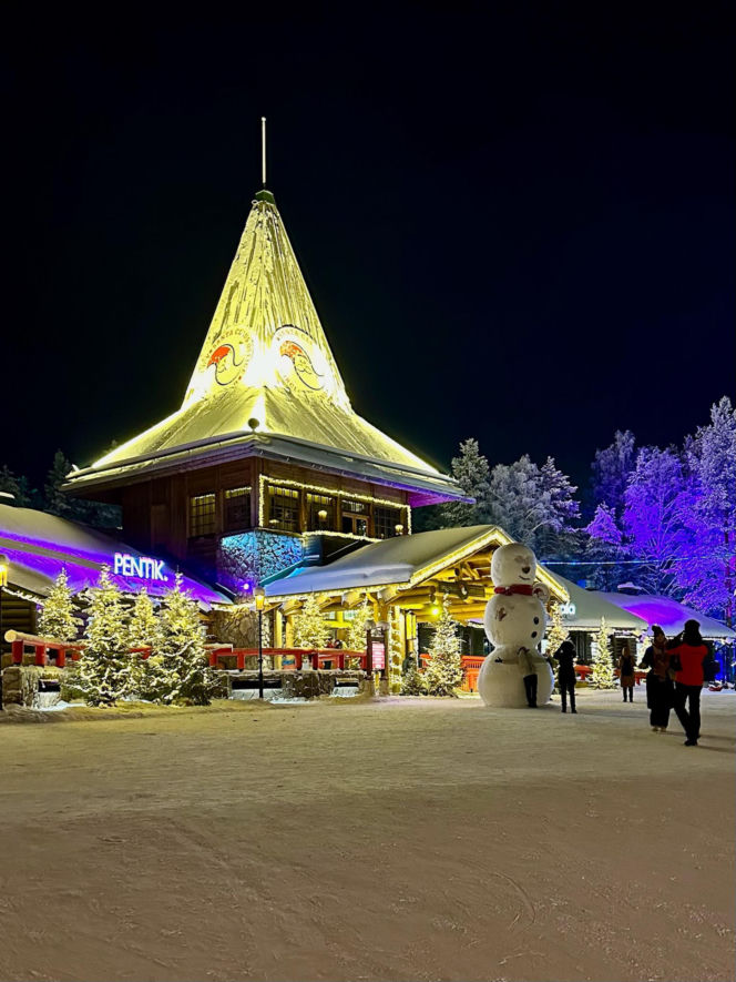 Rovaniemi w Finlandii. Wioska Świętego Mikołaja