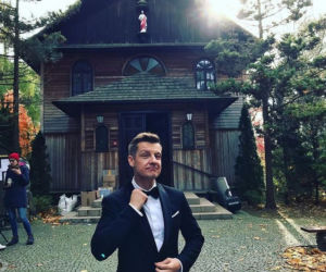 M jak miłość na planie. Paweł (Rafał Mroczek) bierze ślub