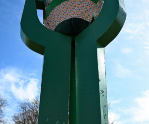 Pomnik Ziemniaka w wielkanocnej odsłonie