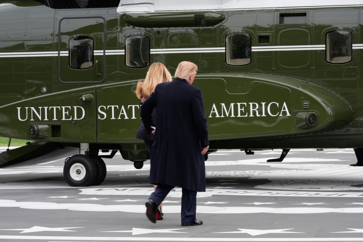 Przywódca Chin przyleciał do USA. Też przeszedł po czerwonym dywanie