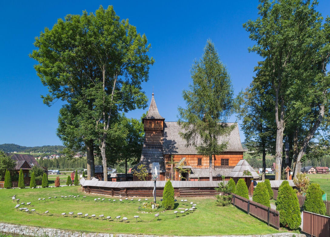 Ta małopolska wieś zachwyca wyjątkowym zabytkiem z listy UNESCO. Kiedyś należała do króla