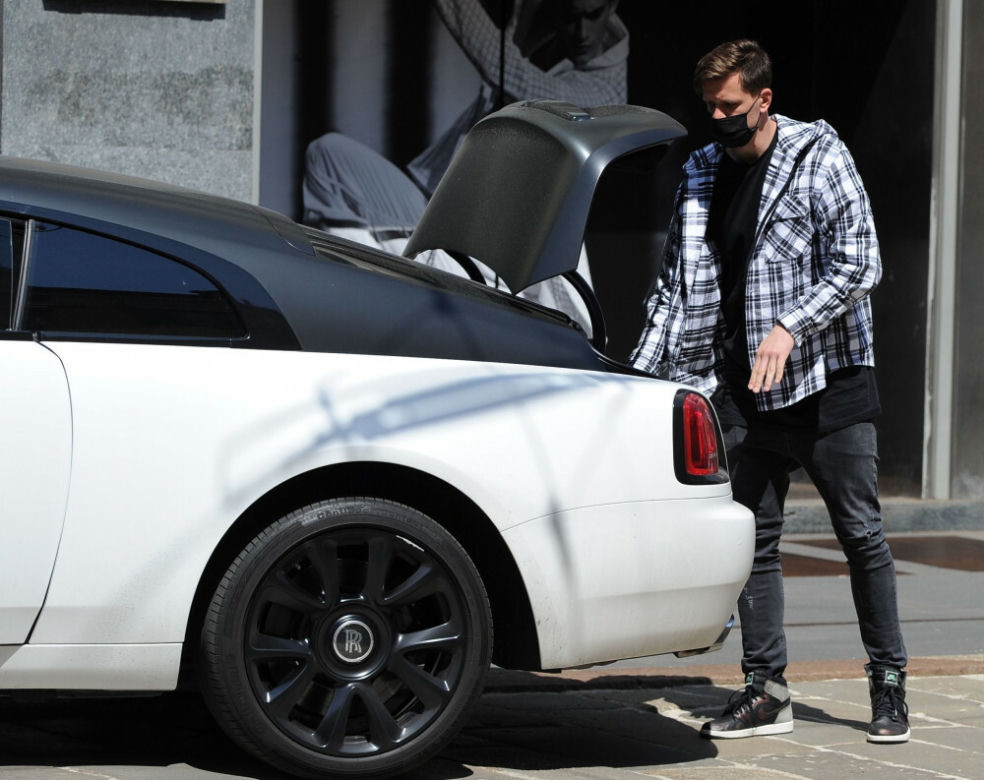 Wojciech Szczęsny w aucie za 1,7 mln zł! To Rolls-Royce Wraith