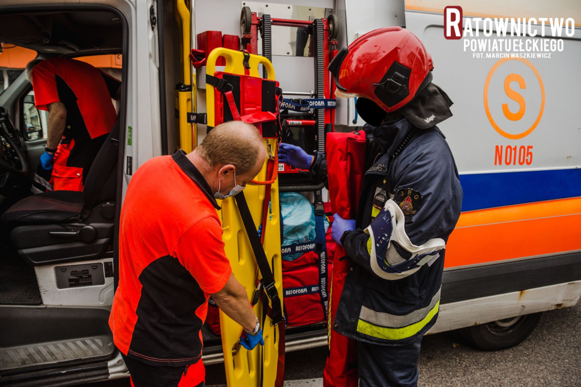 Wypadek w centrum Ełku. Poszkodowana kobieta i dziecko [ZDJĘCIA]